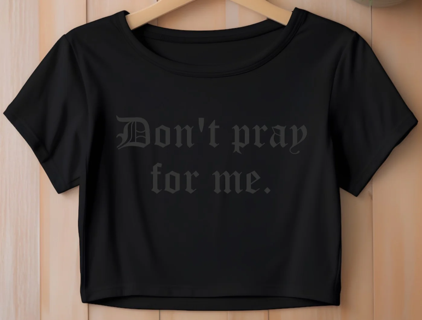 Cropped T-Shirt - Don't pray for me - Black on Black
