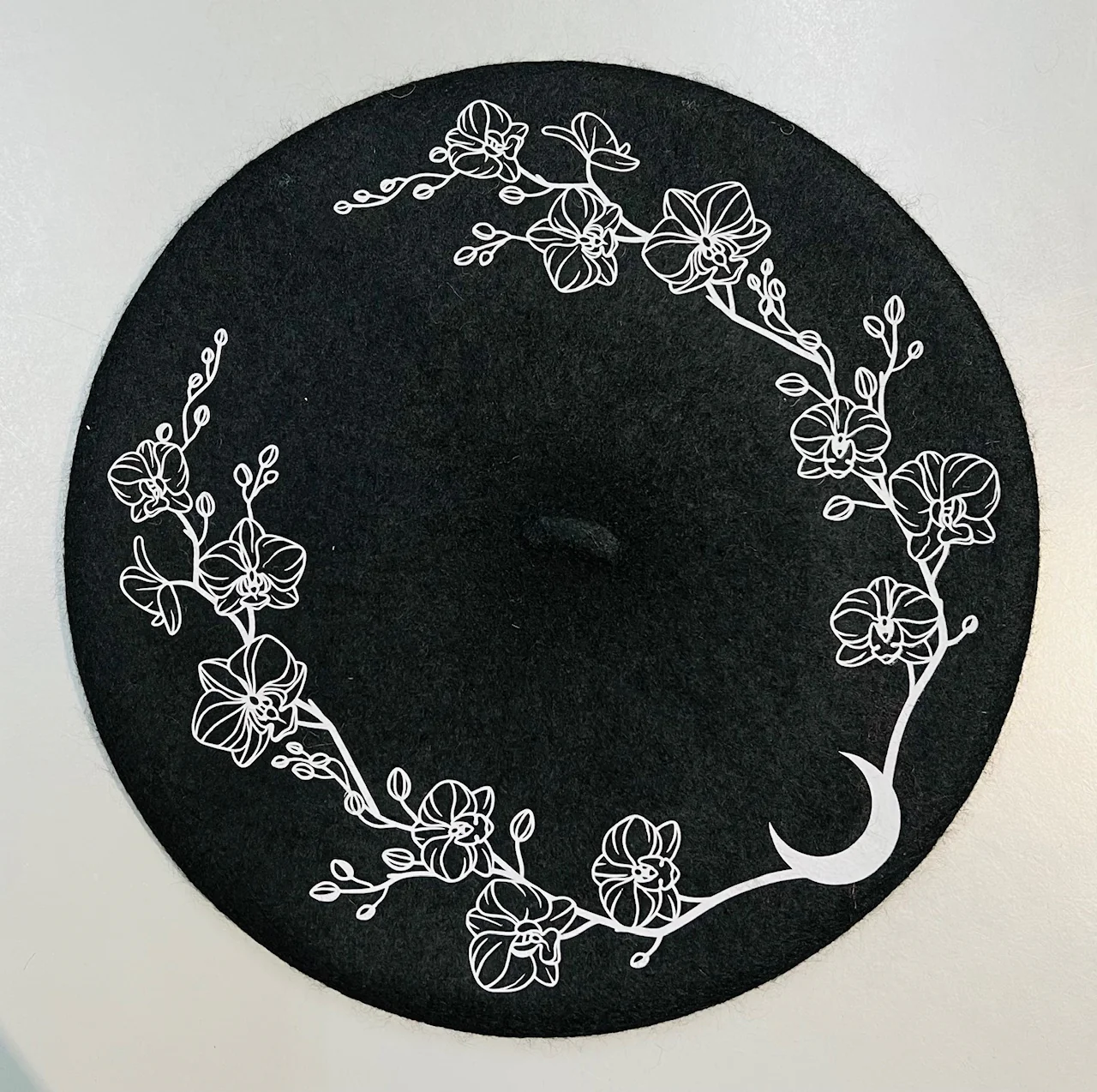 Vegan Beret - Black - Orchids